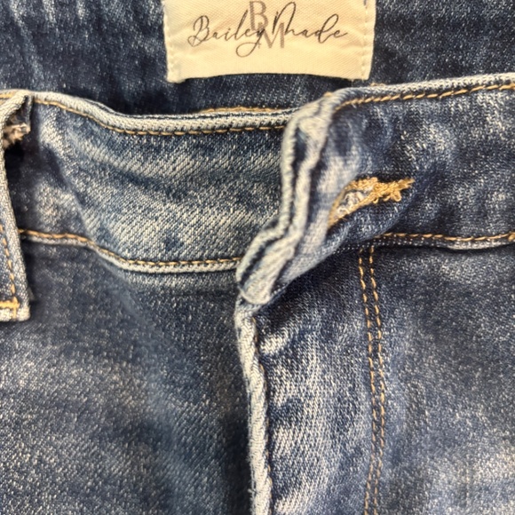 Judy Blue- Distressed mom jeans - Picture 3 of 4